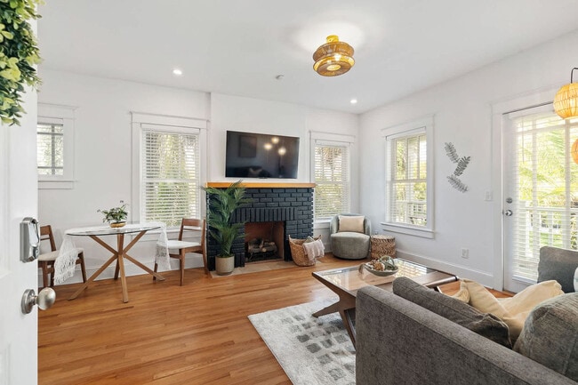 Photo - 211 Arpieka Ave Unit ID1285567P