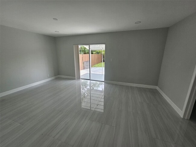 Photo - 4072 SW 51st St Unit 1