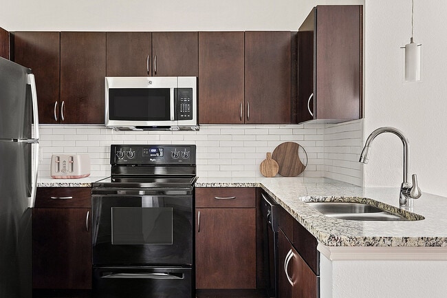 Building Photo - Stonebriar Pines