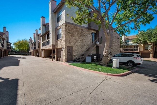 Building Photo - 336 Melrose Dr Unit 18C