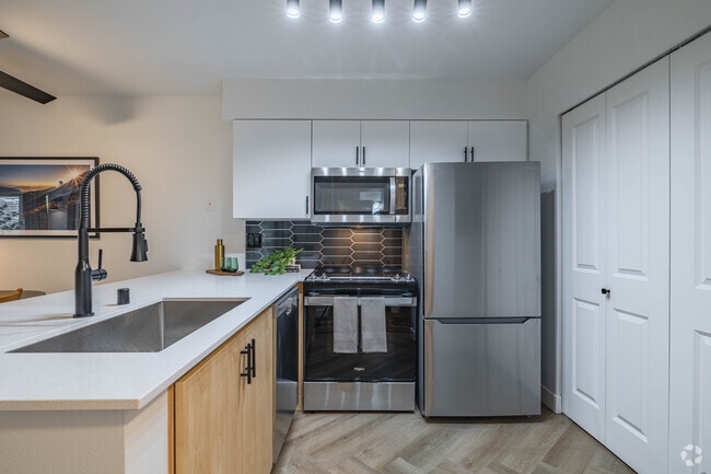 1BR, 1BA - 656SF - Kitchen - Novi at Queen Anne