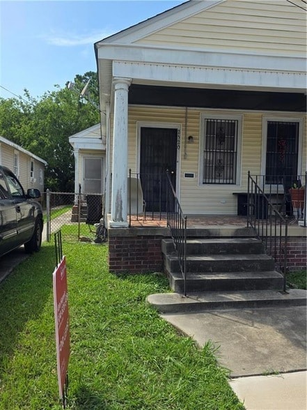 Building Photo - 2520 Leonidas St