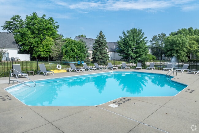 Outdoor Seasonal Pool - The Lakes Of Olentangy