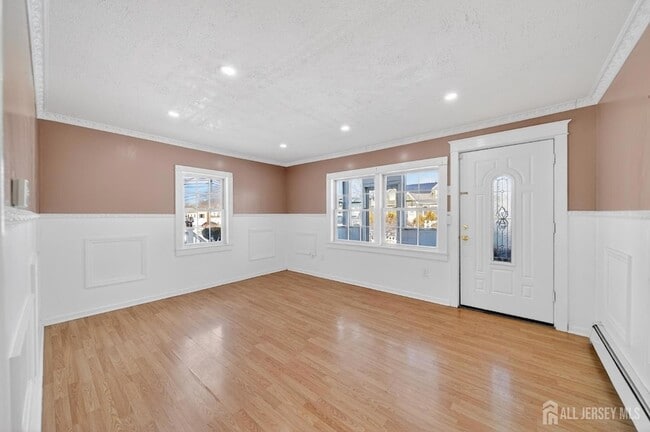 Photo - 114 Larch St