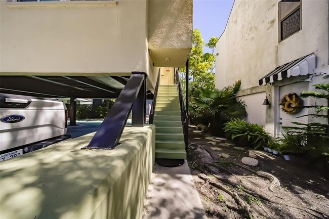 Photo - 18111 1st St E