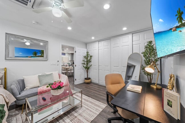 Building Photo - 10983 Parkdale Ave Unit ID1283140P