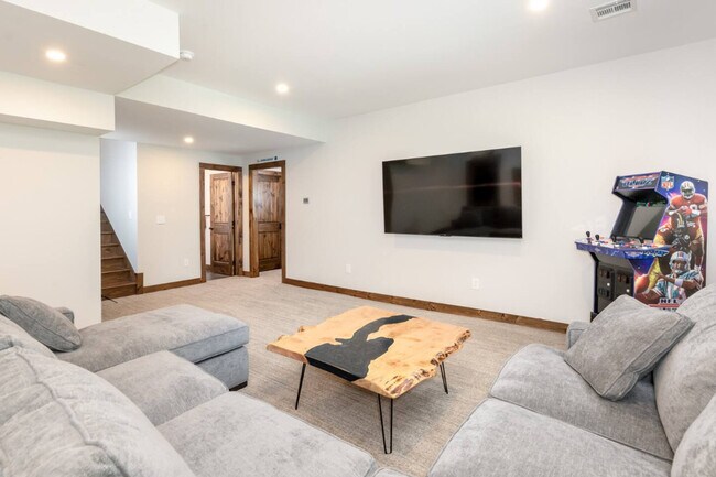 Photo - 15 Friendship Ct Unit SI FL3-ID1571357P