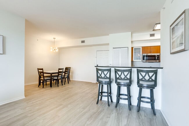Photo - 802 W Windward Way Unit SI FL3-ID1545847P