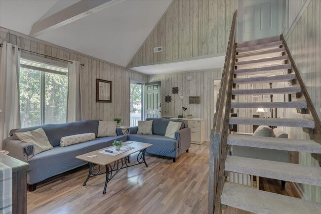 Building Photo - 4225 Meadowbrook Rd Unit ID1388430P