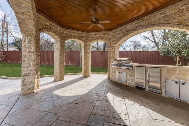 Photo - 6416 Dykes Way