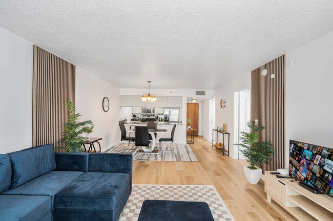 Building Photo - 1 SE 12th St Unit FL15-ID1256813P