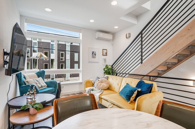 Building Photo - 4802 Dayton Ave N Unit SI FL4-ID1035935P
