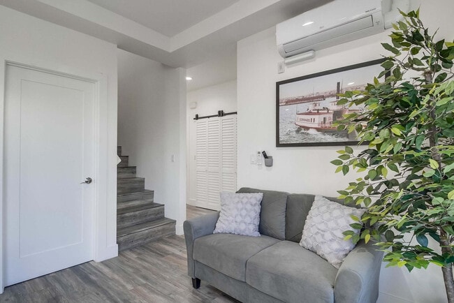 Photo - 4505 Park Blvd Unit SI ID1024467P