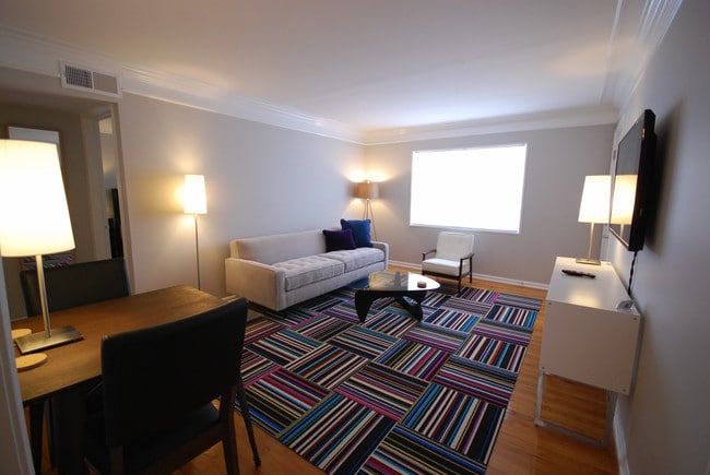 Brookwood Courtyard Condos - Designer Living Room - Furnished 2BR/1BA Apts. (NTLY/WKLY/MTHLY)