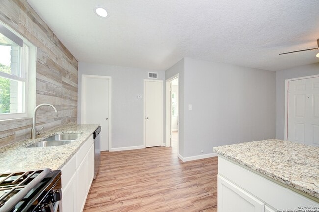 Photo - 218 Natalen Ave