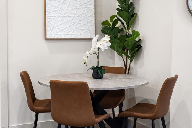 Photo - 1543 N Claremont Ave Unit ID1244947P