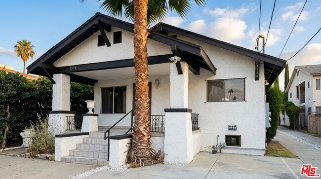 Building Photo - 1536 N Mariposa Ave