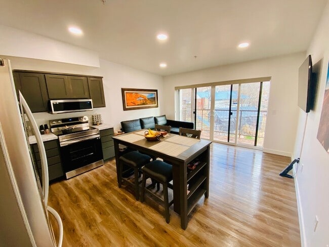 Photo - 443 Kane Creek Blvd Unit B302