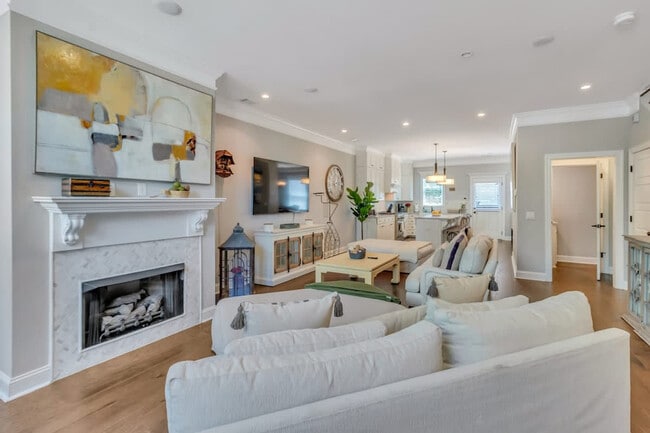 Photo - 305 Alice St Unit ID1244803P