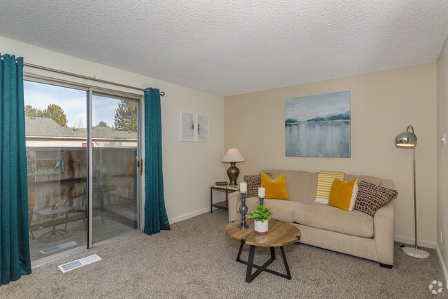 3BR, 1.5BA - 1,085 SF - Tanglewood Village