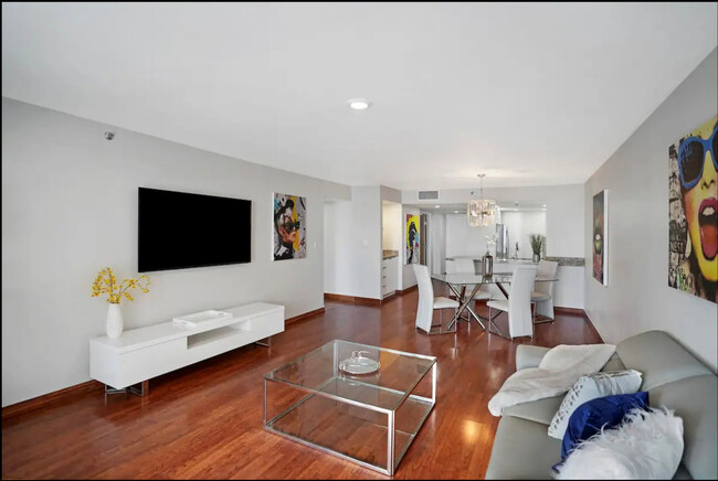 Photo - 1717 N Bayshore Dr Unit FL14-ID1054110P