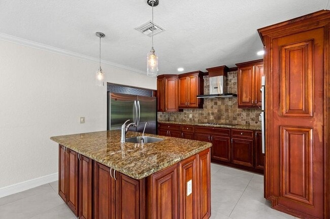 Photo - 4610 Pinetree Drive
