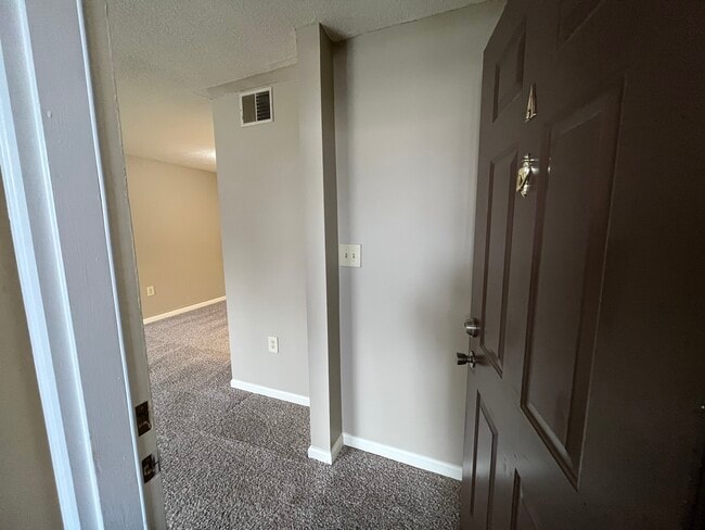 1st floor 1 bedroom unit - Eagle Landing Apartment Homes