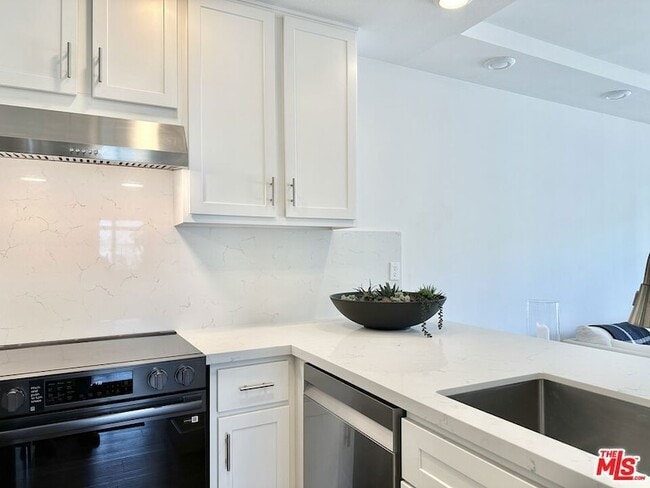 Photo - 999 N Doheny Dr Unit 904