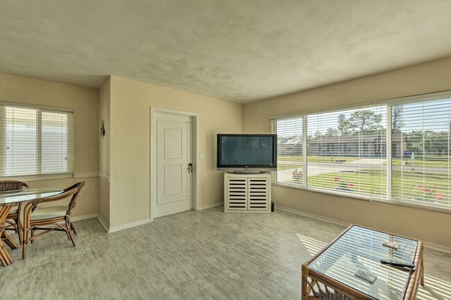 Photo - 1017 Pineland Ave Unit SI ID1385877P