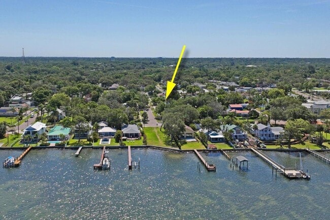 Photo - 403 Princess St