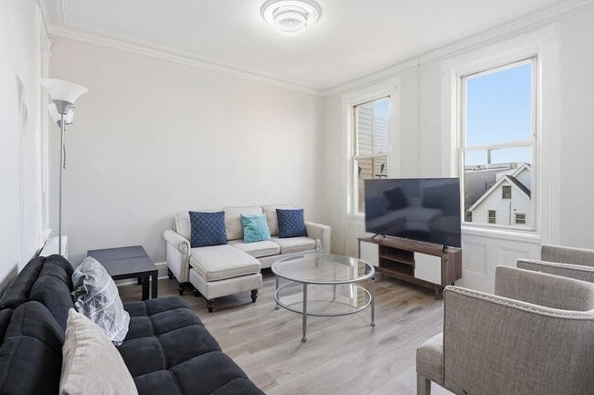 Building Photo - 335 47th St