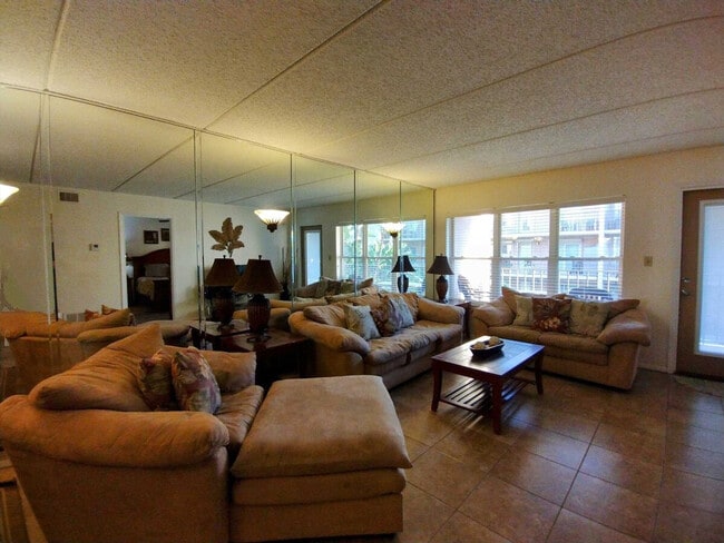 Building Photo - 2401 Gulf Blvd Unit ID1255593P