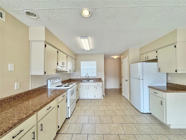 Photo - 2540 Elm Ave