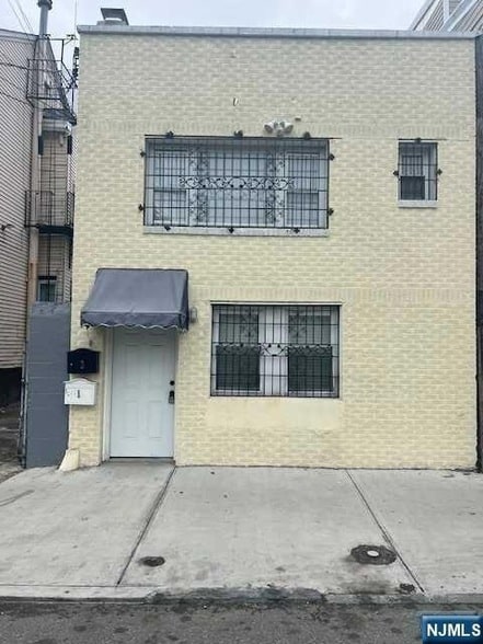 Photo - 46 E Main St