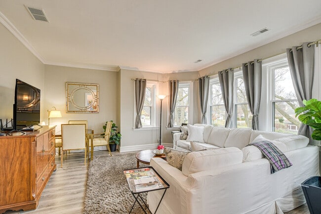 Building Photo - 1538 Fowler Ave Unit ID1305979P