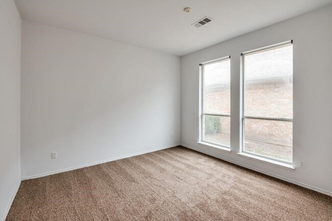 Photo - 413 Majesty Dr