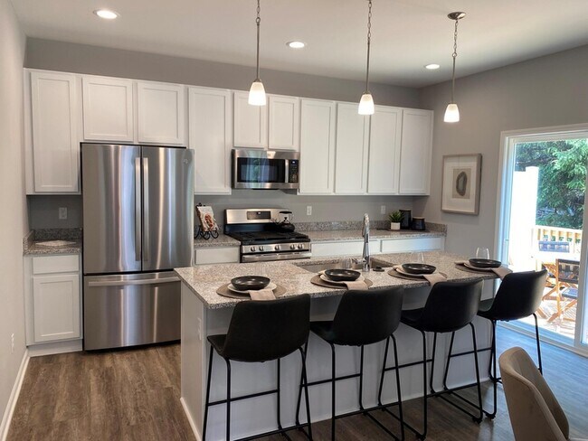 Photo - 1029 Rebecca St Unit 13