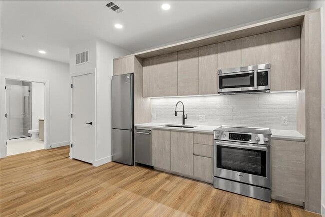 Building Photo - 4315 S Congress Ave Unit 414