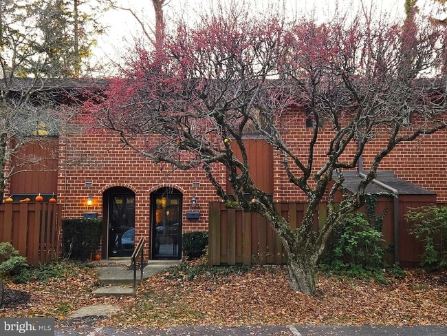 Building Photo - 1005 Worthington Dr