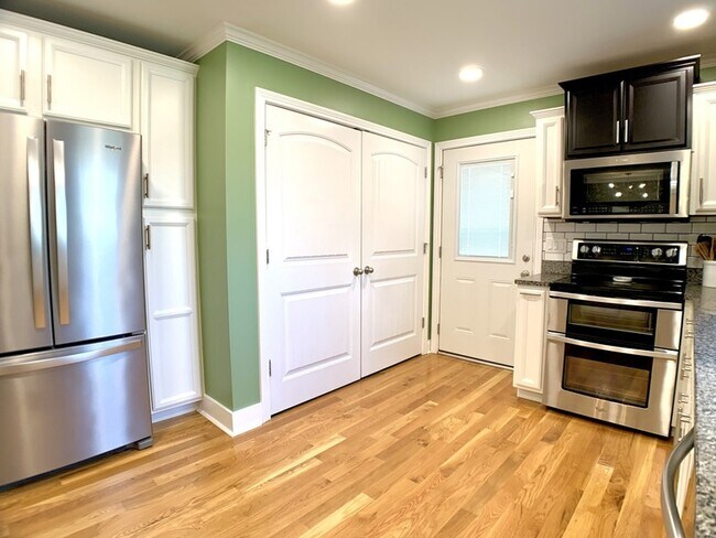 Photo - 423 Rivermont Dr