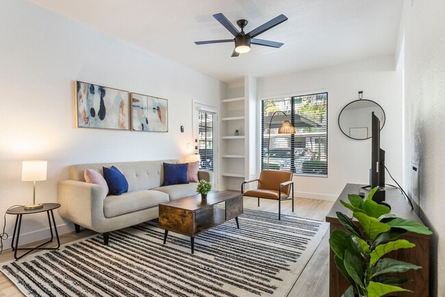 Building Photo - 15608 N 71st St Unit ID1035257P