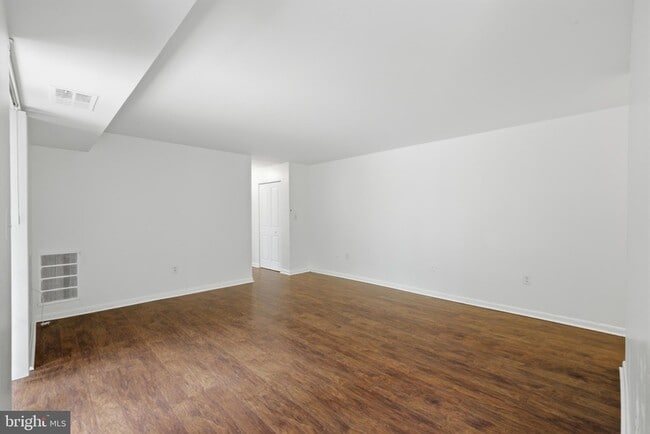 Photo - 1521 Colonial Dr Unit T2