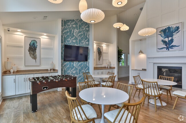 Clubhouse - The Vista Apartments & Townhomes