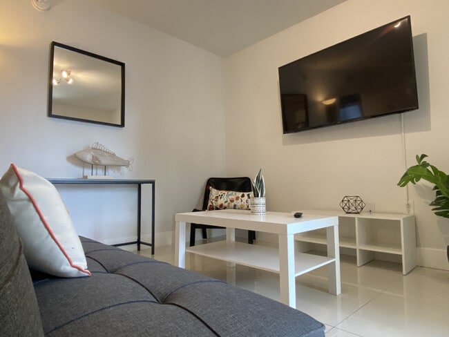 Building Photo - 1375 SW 6th St Unit ID1056535P