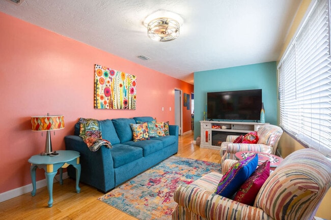 Building Photo - 214 Lucerne Dr Unit ID1381666P