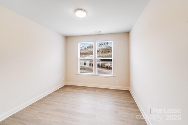 Photo - 645 Brookwood St