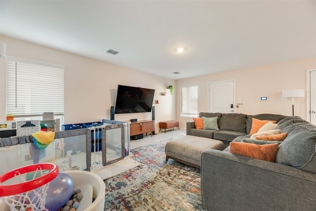 Photo - 123 Wheatgrass Ln