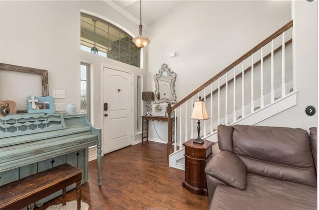 Photo - 915 Emerald Dove Ave