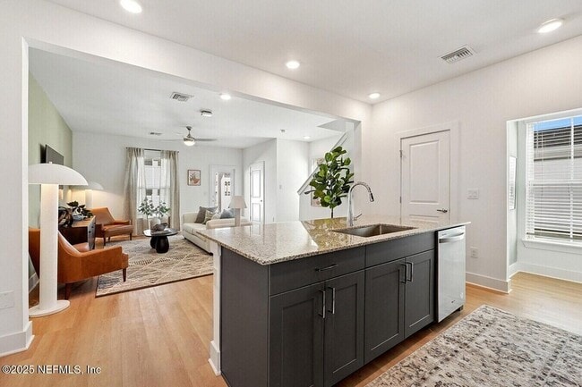 Photo - 3730 Dupont Ave