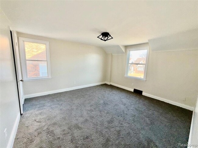 Photo - 9899 Balfour Rd